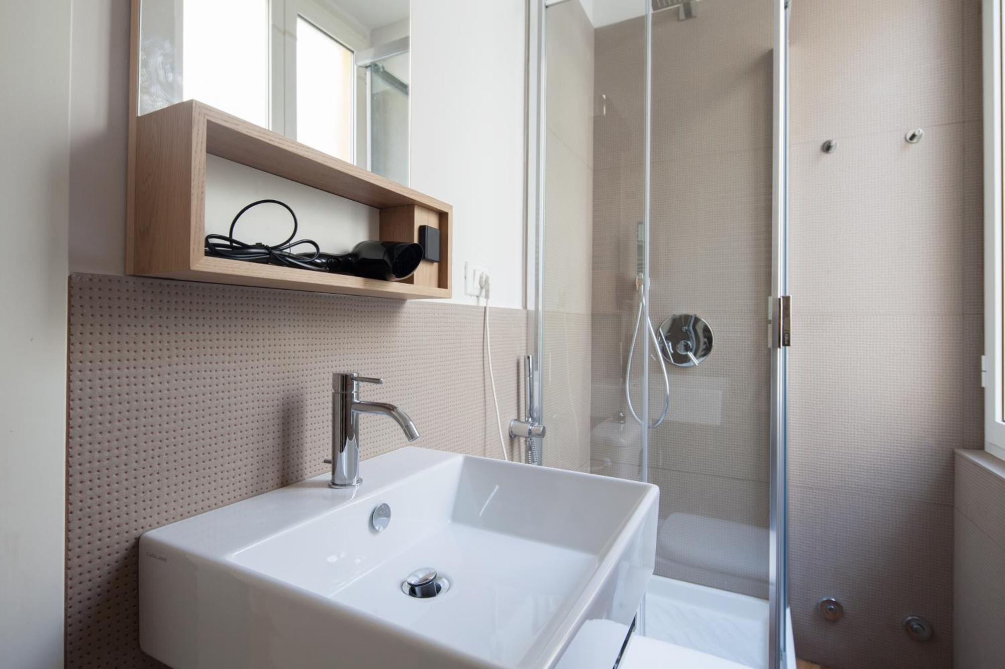 Cv5 - La Spezia City Center - Wide Modern Apartment Walking Distance To The Station To Cinque Terre - Big Terrace On The Roofs Kültér fotó